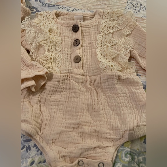 Brand new Baby girl boutique onesie/bodysuit/bubble with matching bow headband - Picture 4 of 9